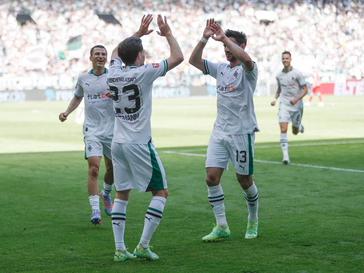 Borussia Mönchengladbach hat das Bundesliga-Spiel des 34. Spieltags gegen den FC Augsburg am Samstag (27. Mai 2023) mit 2:0 für sich entschieden.