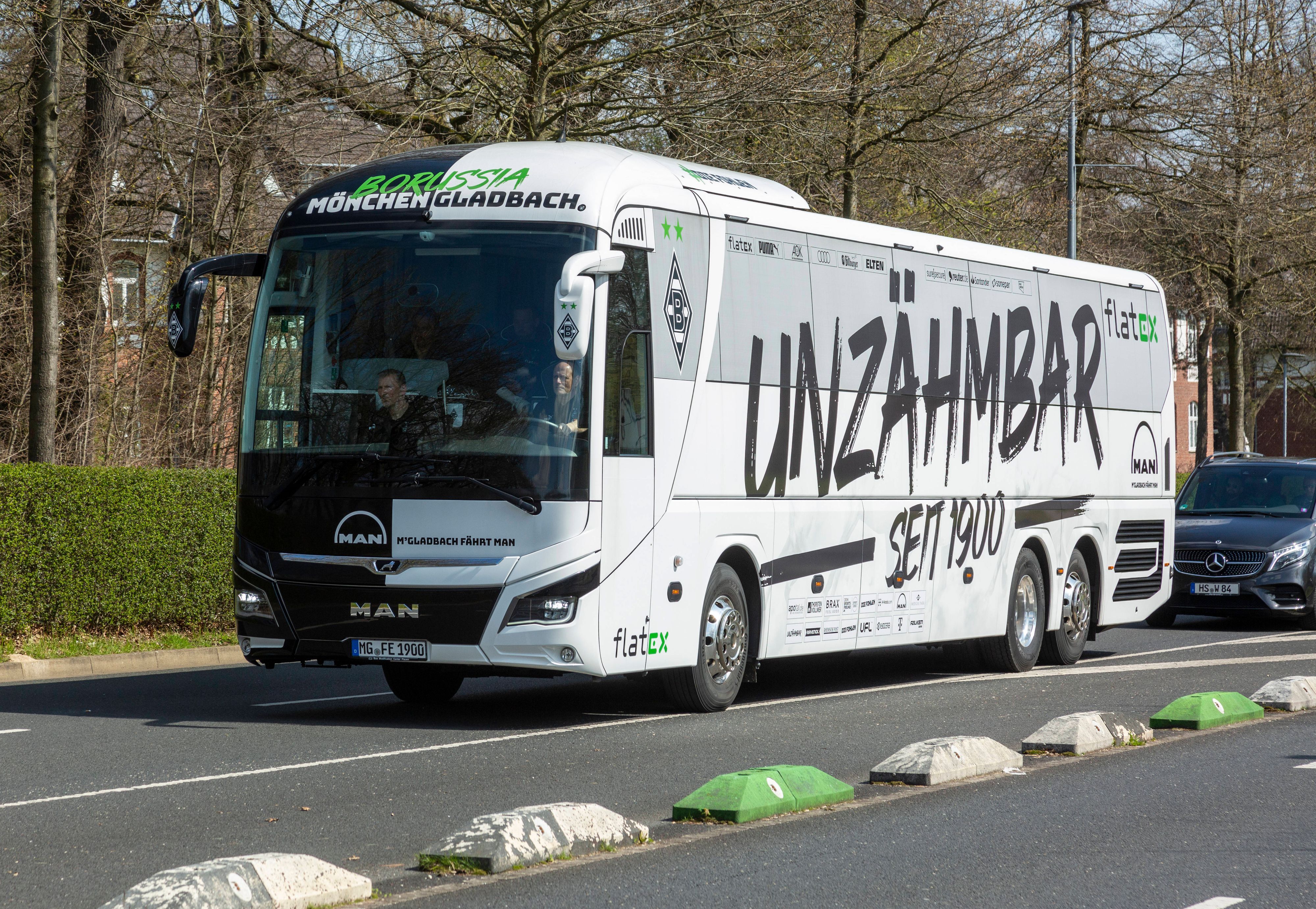 Die Profis von Borussia Mönchengladbach begeben sich ab Montag (29. Mai 2023) auf eine dreitägige Saison-Abschlusstour. Das Foto zeigt den Mannschaftsbus der Fohlen.