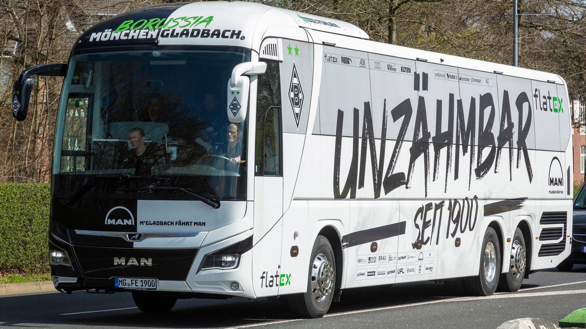 Die Profis von Borussia Mönchengladbach begeben sich ab Montag (29. Mai 2023) auf eine dreitägige Saison-Abschlusstour. Das Foto zeigt den Mannschaftsbus der Fohlen.