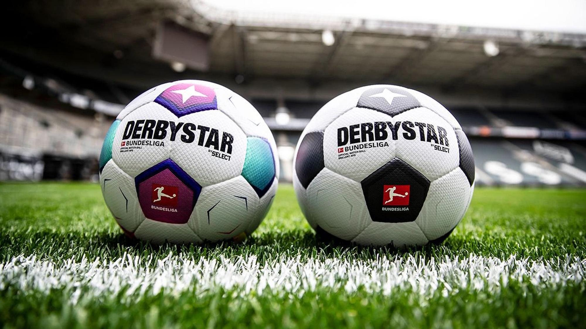 Der neue Spielball für die kommende Bundesliga-Saison 2023/2024 liegt auf dem Stadionrasen im Borussia-Park in Mönchengladbach.