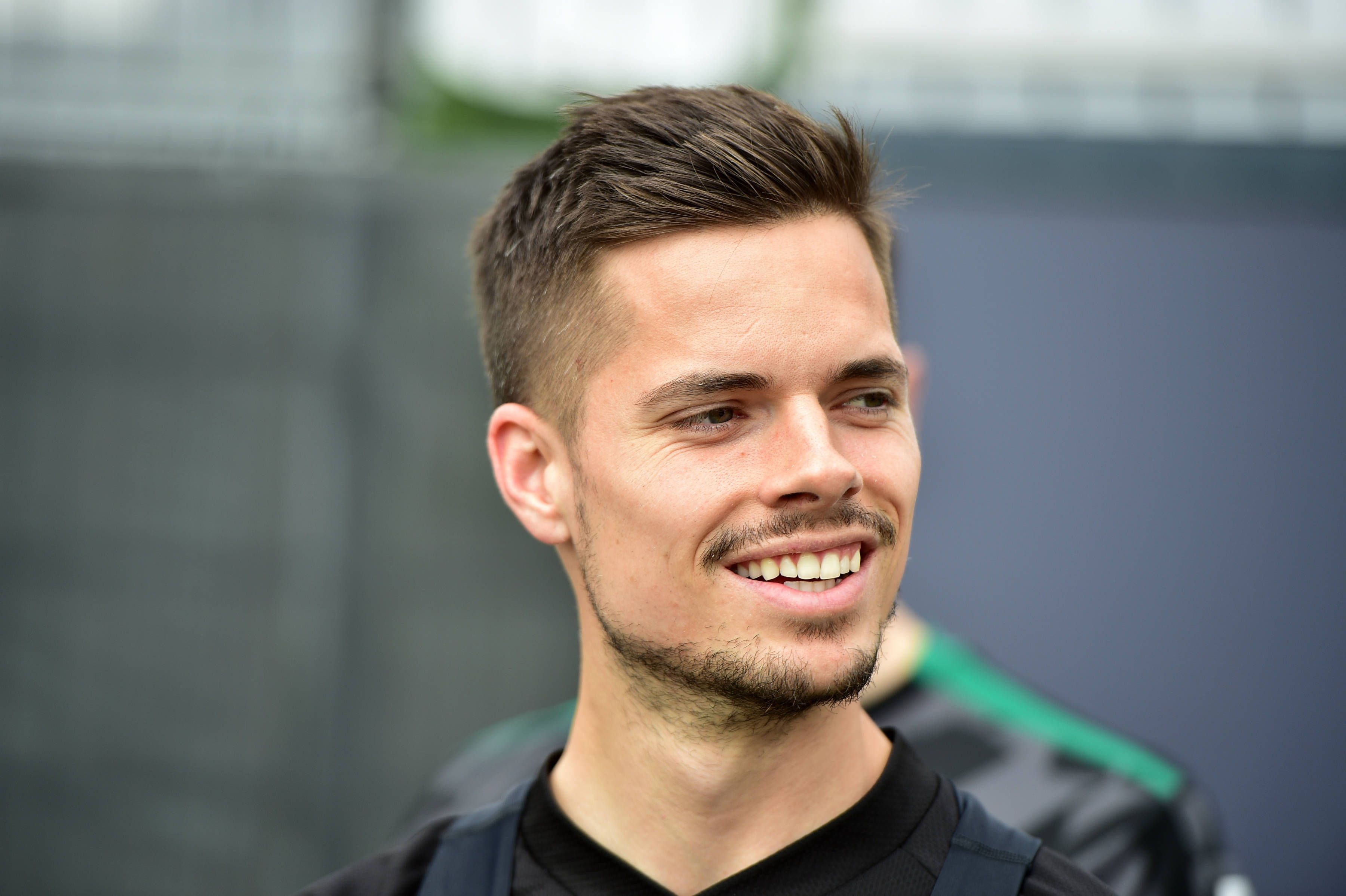 Julian Weigl von Borussia Mönchengladbach, hier am 24. Mai 2023 gut gelaunt auf dem Trainingsplatz im Borussia-Park.
