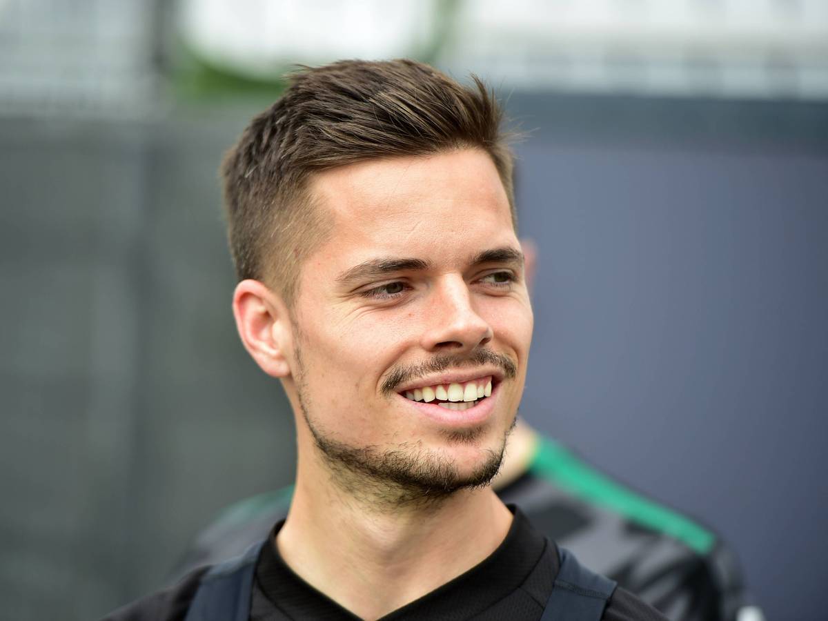 Julian Weigl von Borussia Mönchengladbach, hier am 24. Mai 2023 gut gelaunt auf dem Trainingsplatz im Borussia-Park.