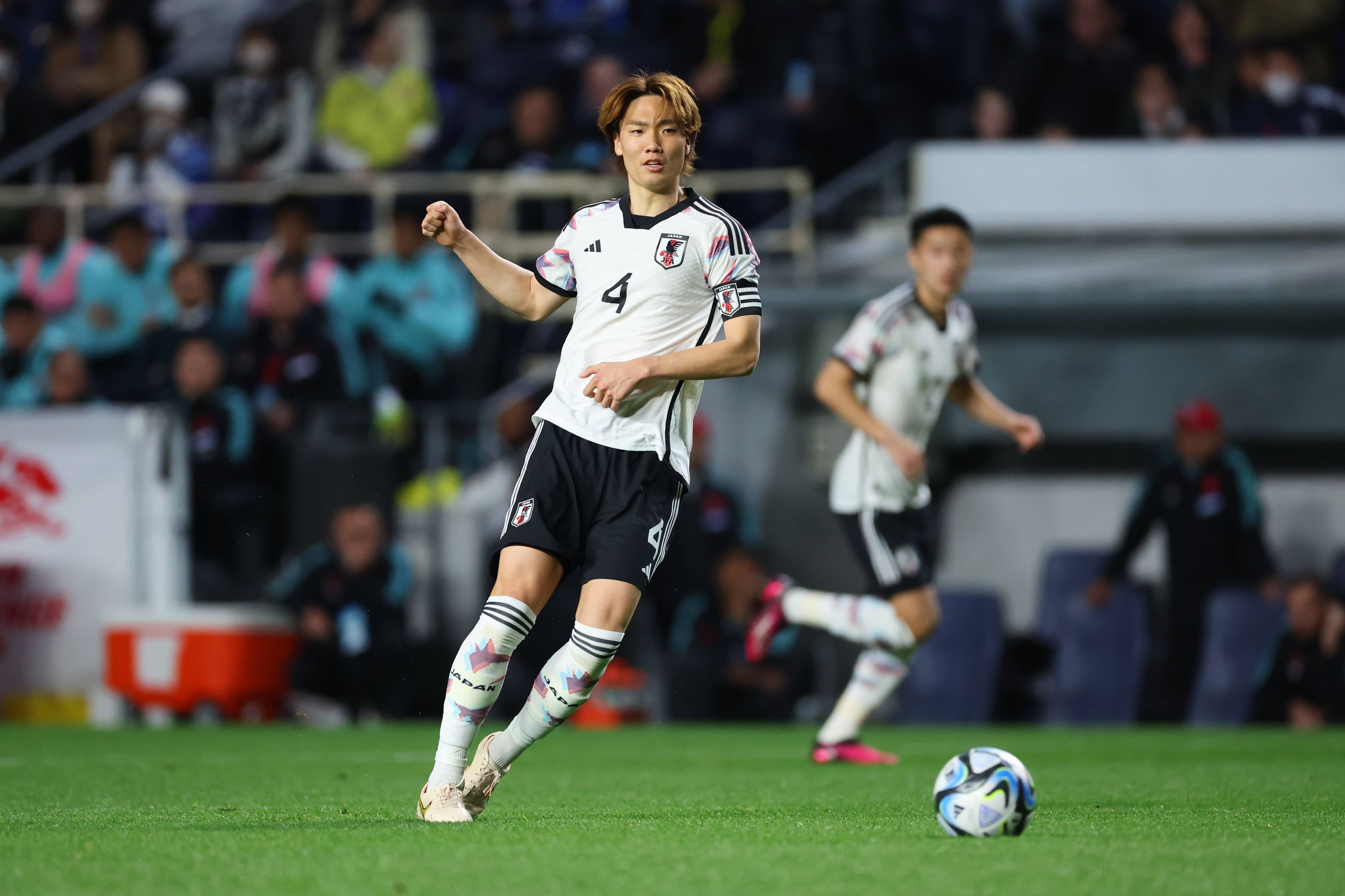 Ko Itakura von Borussia Mönchengladbach als Kapitän der japanischen Nationalmannschaft im Challenge-Cup-Spiel gegen Kolumbien am 28. März 2023.