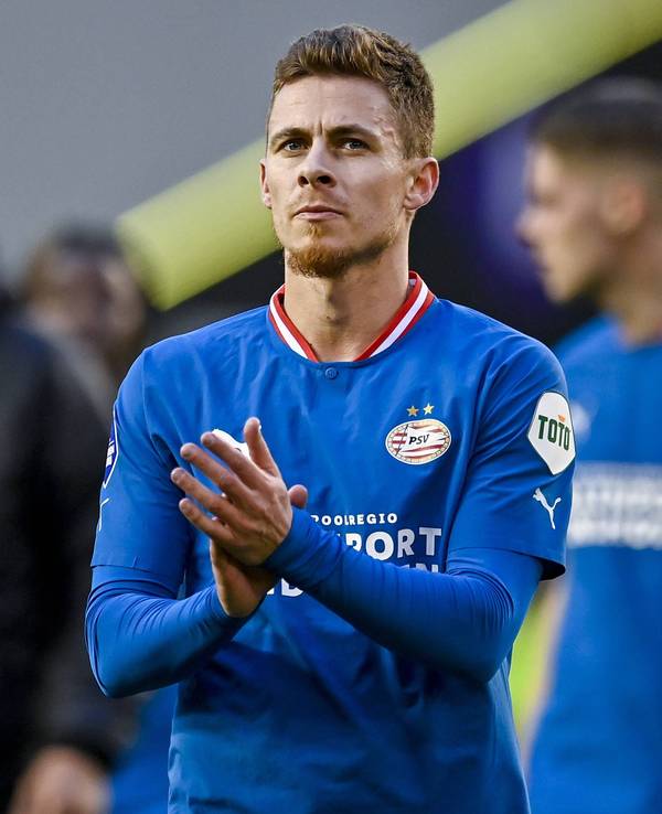 Thorgan Hazard, ehemaliger Spieler von Borussia Mönchengladbach, steht vor einer ungewissen Zukunft. Auf dem Foto ist der derzeit bei Borussia Dortmund unter Vertrag stehende Mittelfeldspieler am 19. März 2023 beim Spiel der PSV Eindhoven, an die er seit Januar ausgeliehen war, zu sehen.