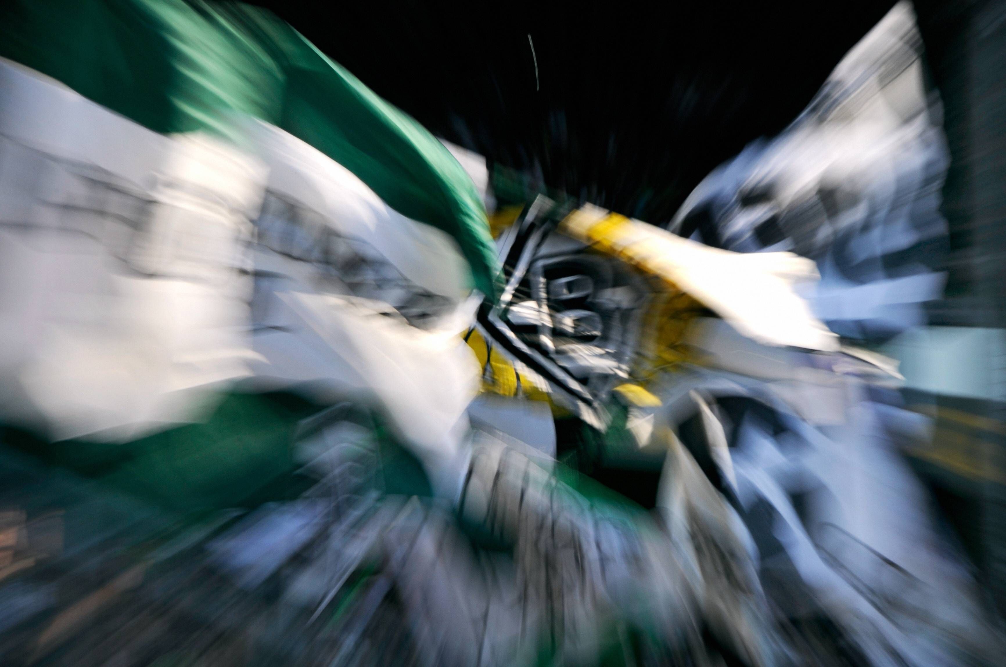 Symbolfoto: Eine Fahne zeigt die Borussia-Raute, das Vereinsemblem von Fußball-Bundesligist Borussia Mönchengladbach. Das Foto stammt vom 2. November 2011.