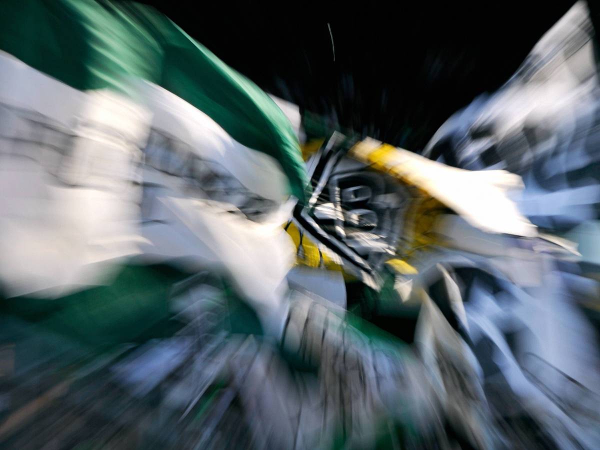 Symbolfoto: Eine Fahne zeigt die Borussia-Raute, das Vereinsemblem von Fußball-Bundesligist Borussia Mönchengladbach. Das Foto stammt vom 2. November 2011.