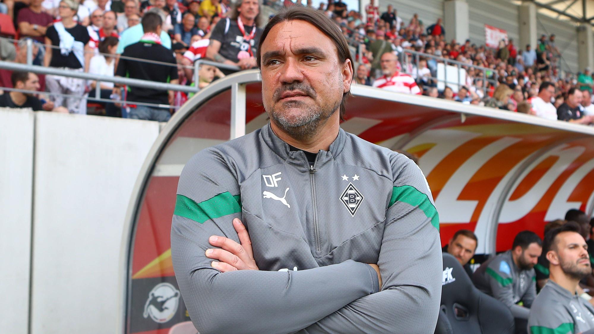 Daniel Farke steht bei seinem letzten Spiel als Cheftrainer von Borussia Mönchengladbach am 31. Mai 2023 an der Seitenauslinie.
