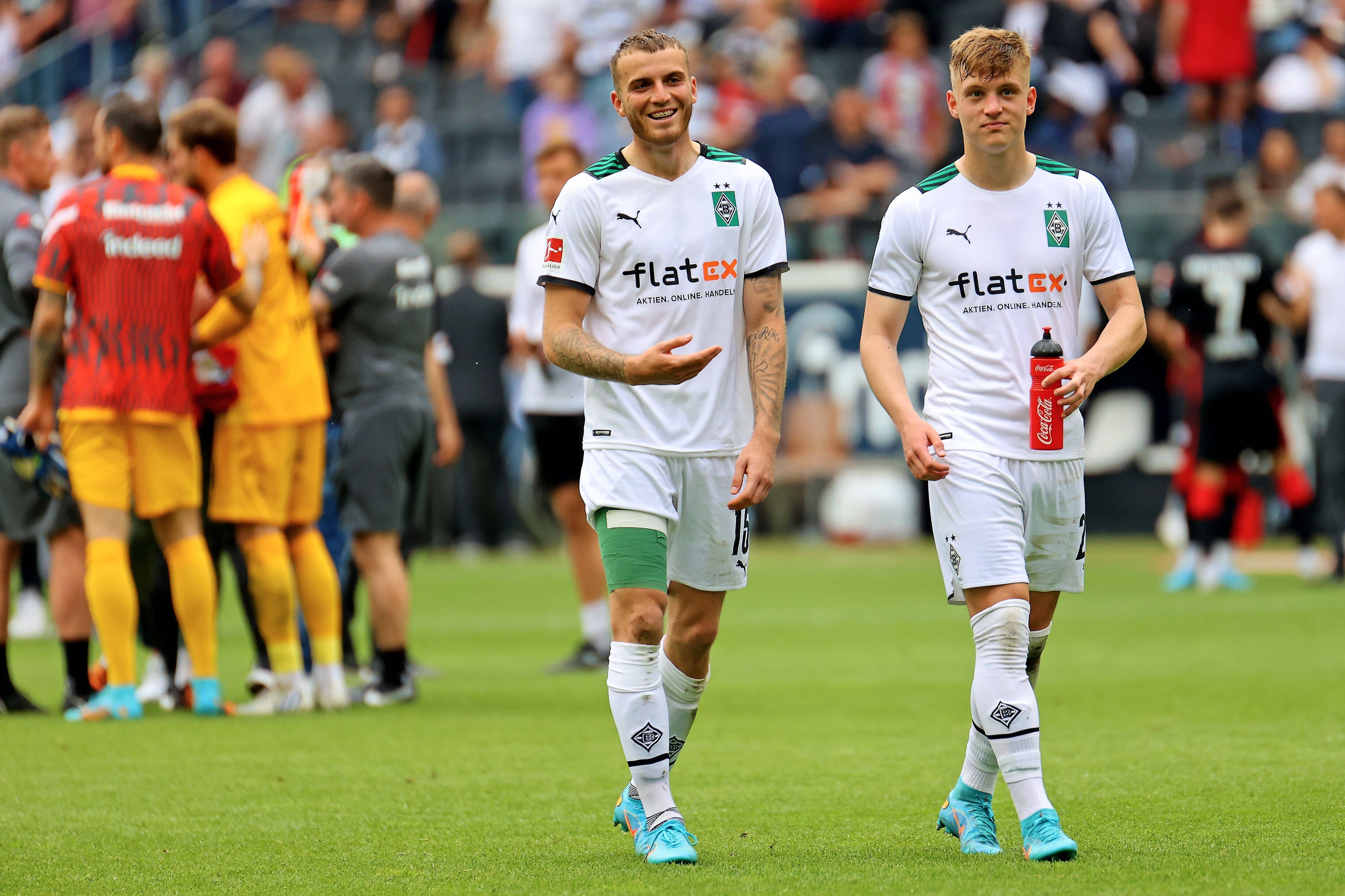 Gladbach-Profi Luca Netz (r.) ist im EM-Aufgebot der deutschen U21-Nationalmannschaft. Jordan Beyer (l.) nicht. Auf diesem Foto sind die beiden am 8. Mai 2022 in Frankfurt zu sehen.