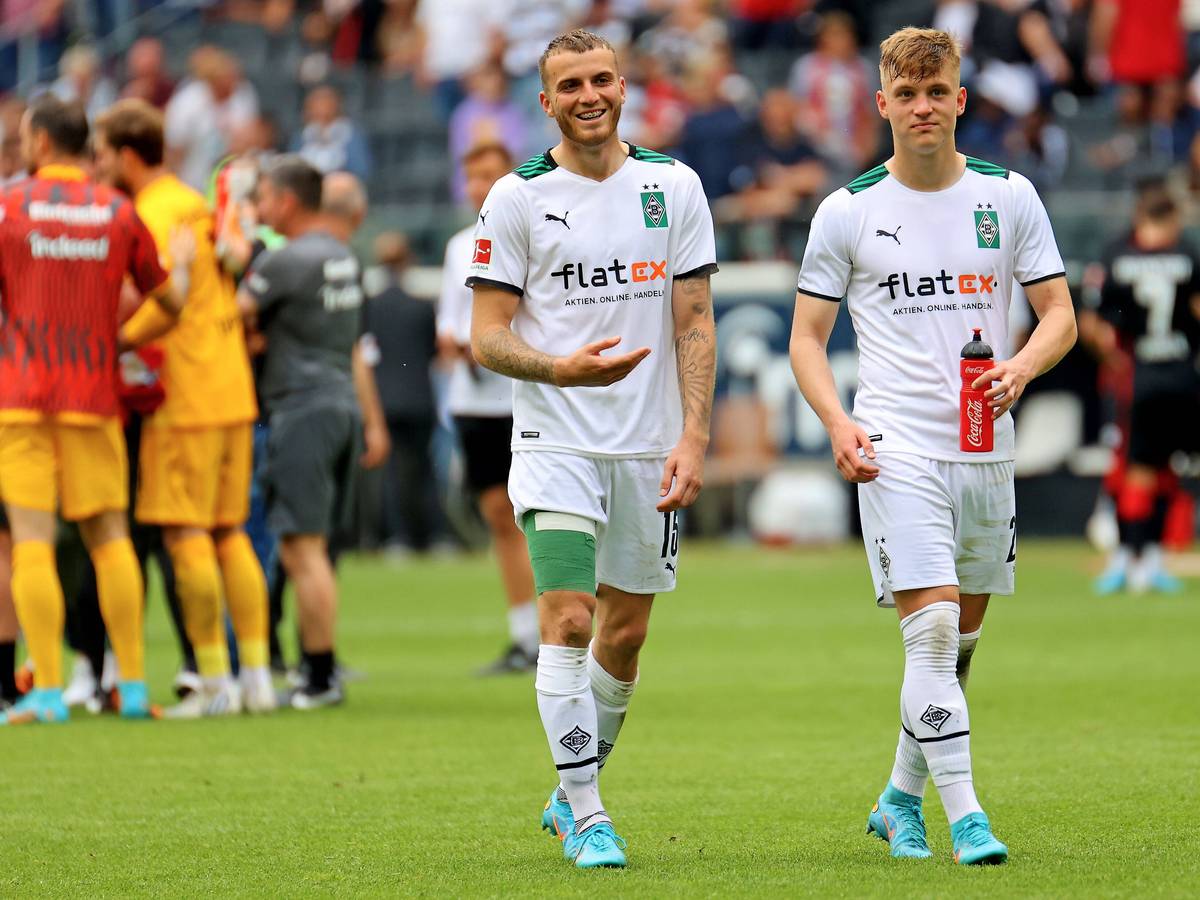 Gladbach-Profi Luca Netz (r.) ist im EM-Aufgebot der deutschen U21-Nationalmannschaft. Jordan Beyer (l.) nicht. Auf diesem Foto sind die beiden am 8. Mai 2022 in Frankfurt zu sehen.