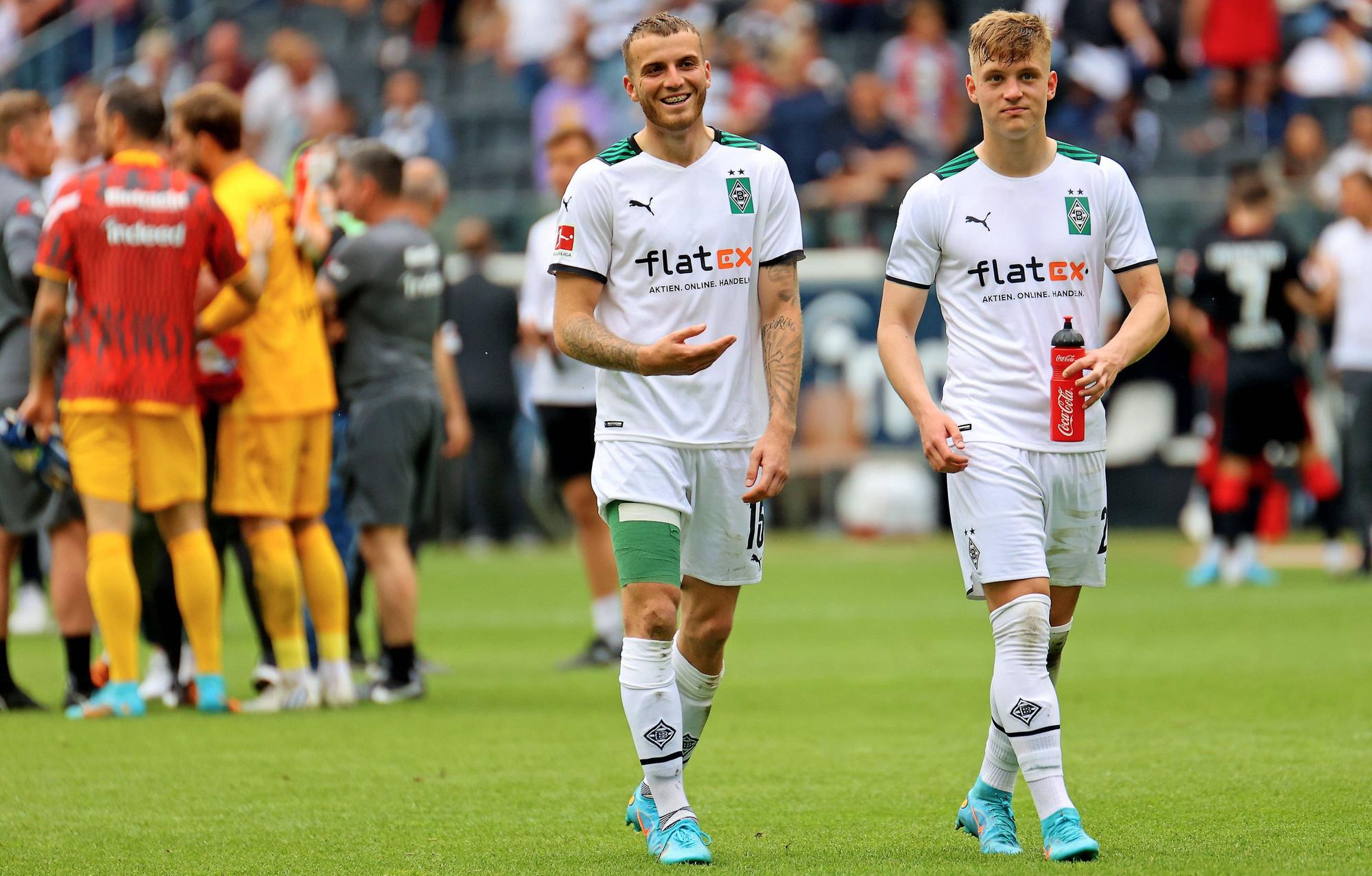 Gladbach-Profi Luca Netz (r.) ist im EM-Aufgebot der deutschen U21-Nationalmannschaft. Jordan Beyer (l.) nicht. Auf diesem Foto sind die beiden am 8. Mai 2022 in Frankfurt zu sehen.