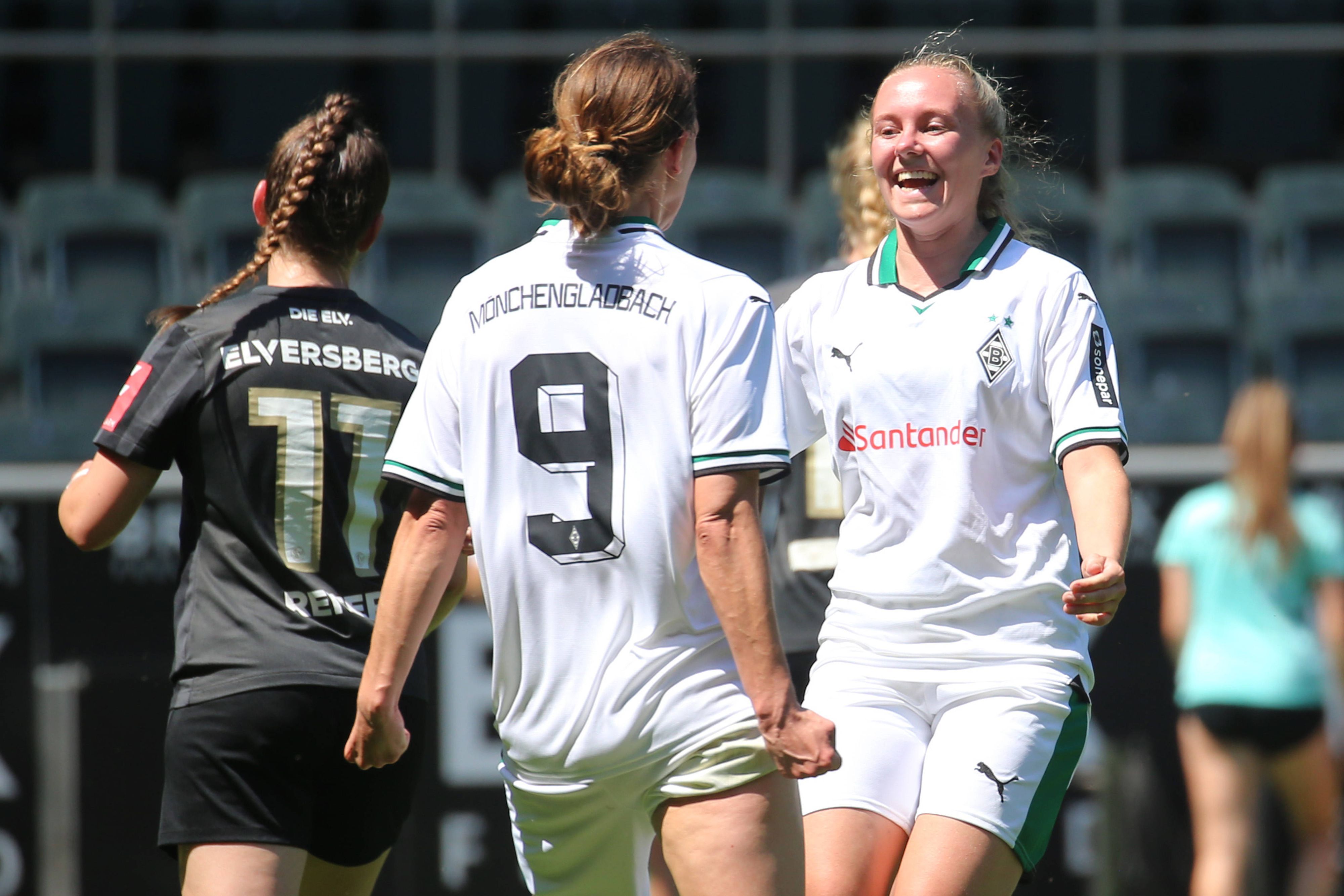 Sarah Schmitz (Nr. 9) bejubelt ihren Treffer zum 2:0 beim Spiel des Frauen-Teams von Borussia Mönchengladbach gegen die SV Elversberg am 11. Juni 2023.
