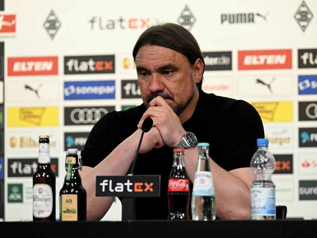 Daniel Farke nimmt nach dem Bundesliga-Spiel von Borussia Mönchengladbach gegen Union Berlin am 23. April 2023 an einer Pressekonferenz teil.