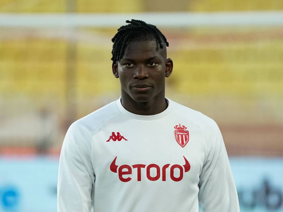 Ex-Gladbach-Stürmer Breel Embolo, hier am 3. Juni 2023 im Trikot seines jetzigen Vereins AS Monaco zu sehen. Embolo schaut nach vorne.