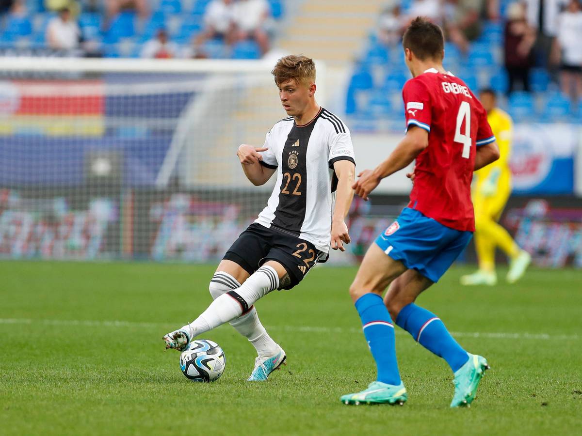 Luca Netz von Borussia Mönchengladbach im Trikot der deutschen U21-Nationalmannschaft beim Europameisterschaftsspiel gegen Tschechien am 25. Juni 2023.