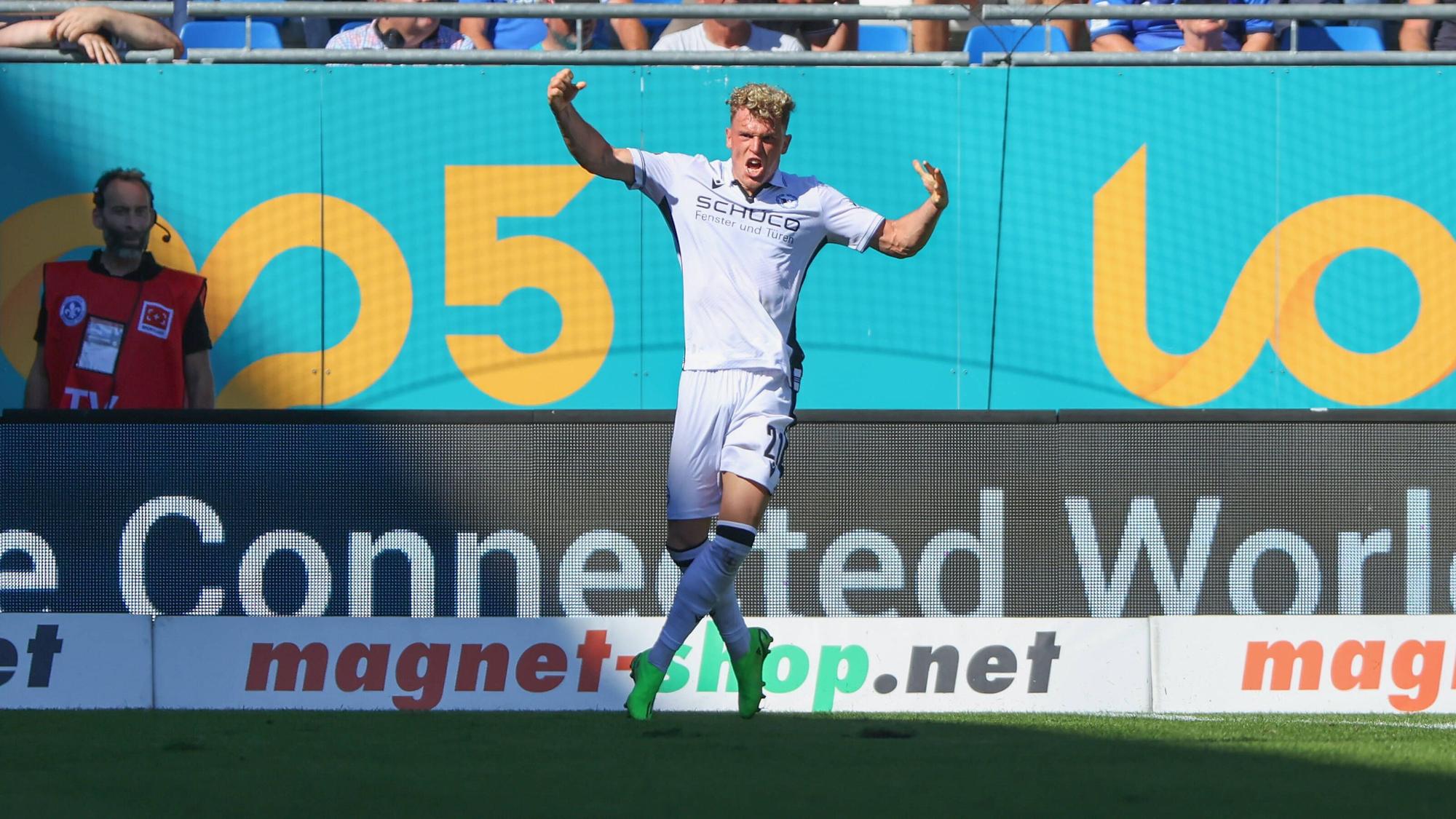 Das Foto zeigt Robin Hack im Trikot von Arminia Bielefeld am 4. September 2022.