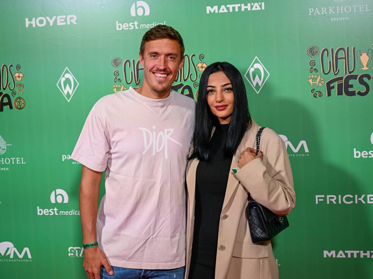 Max Kruse (l.), ehemaliger Spieler von Borussia Mönchengladbach, hier am 24. September 2022 gemeinsam mit Ehefrau Dilara auf dem roten Teppich, soll kurz vor seinem Comeback stehen.