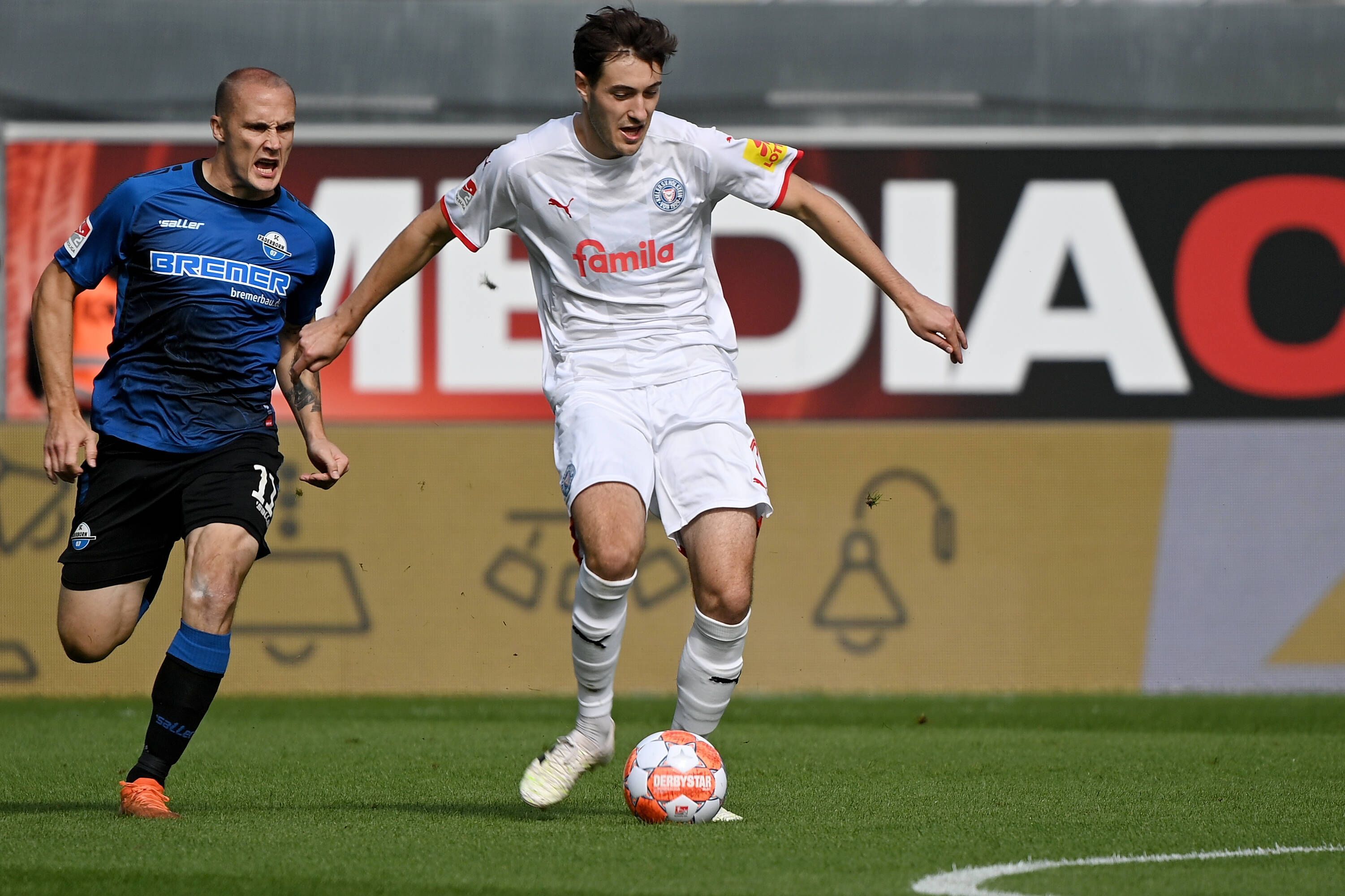 Marcel Benger am 25. September 2021 im Trikot von Holstein Kiel.