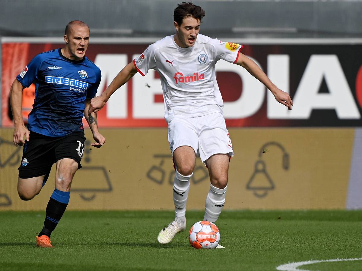 Marcel Benger am 25. September 2021 im Trikot von Holstein Kiel.