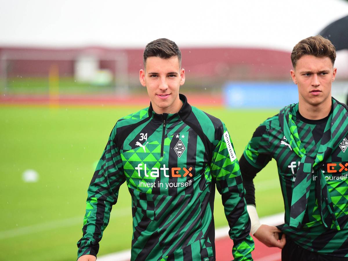 Conor Noß (l.) im Trainingslager von Borussia Mönchengladbach am 4. Juli 2022 mit Jan Olschowsky.