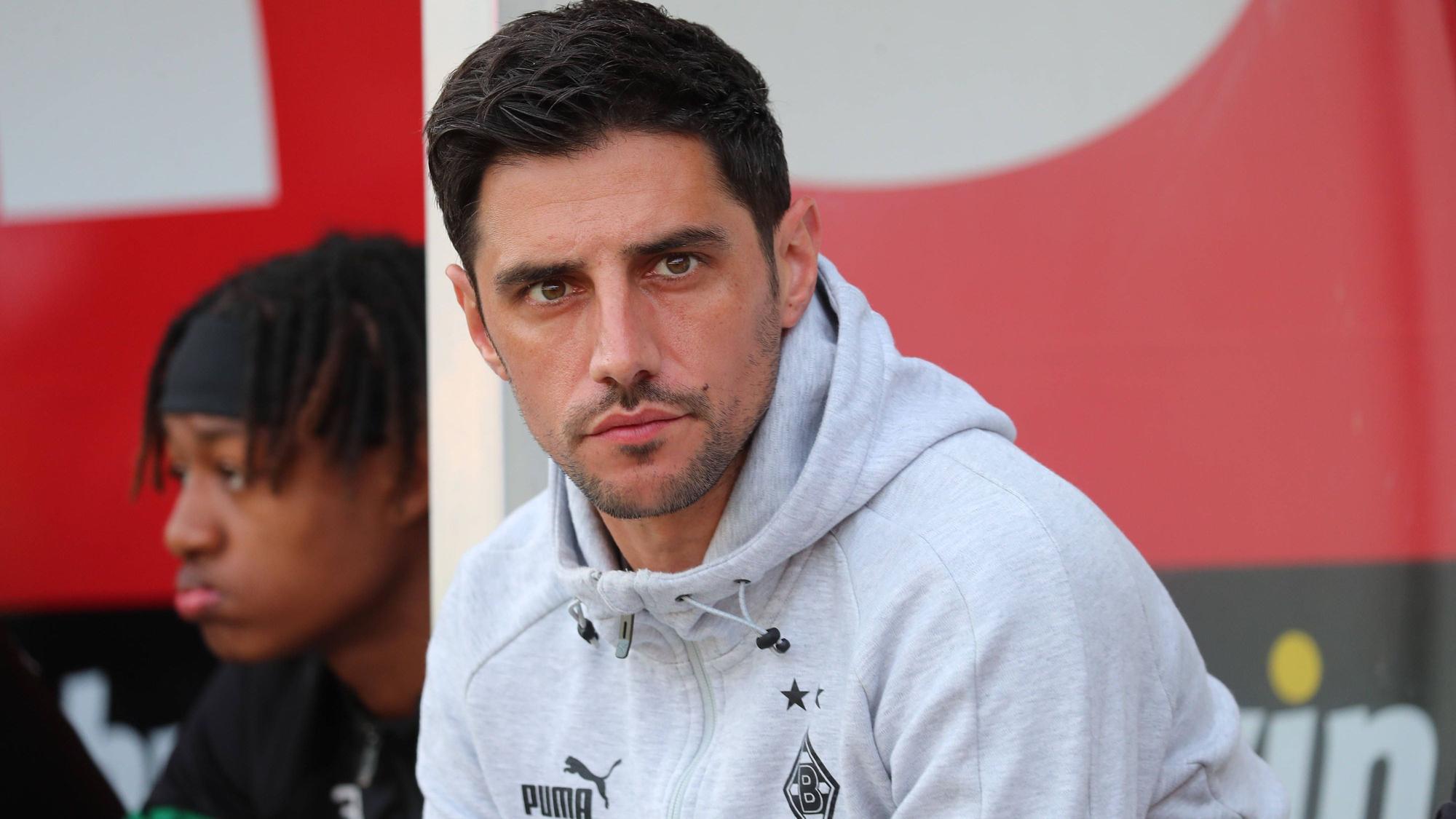 Lars Stindl, hier am 31. Mai 2023 noch auf der Bank von Borussia Mönchengladbach, läuft in der Saison 2023/24 wieder für seinen Heimatverein Karlsruher SC auf.