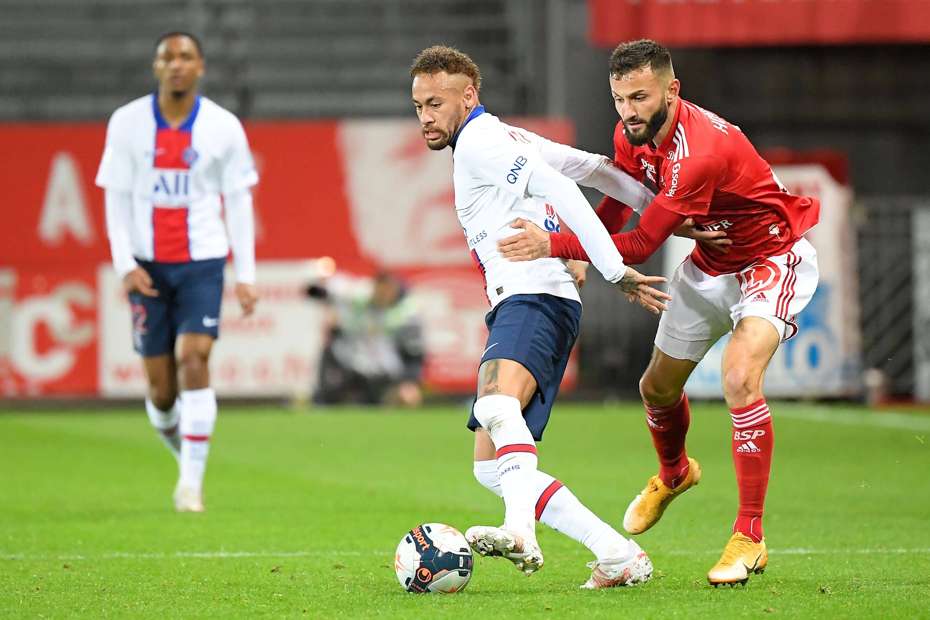 Franck Honorat (r.), hier am 23. Mai 2021, im Zweikampf mit Neymar beim Spiel von Stade Brest gegen Paris Saint-Germain.