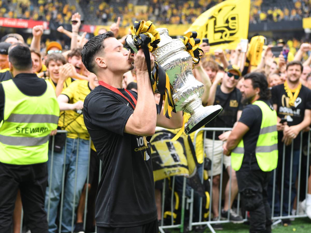 Fabian Rieder bejubelt den Pokalsieg mit Young Boys Bern am 4. Juni 2023.