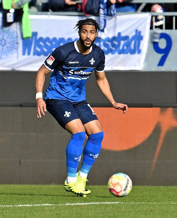 Keanan Bennetts, Ex-Spieler von Borussia Mönchengladbach, hier am 12. Februar 2023 im Trikot von Darmstadt 98, hat einen neuen Klub gefunden.