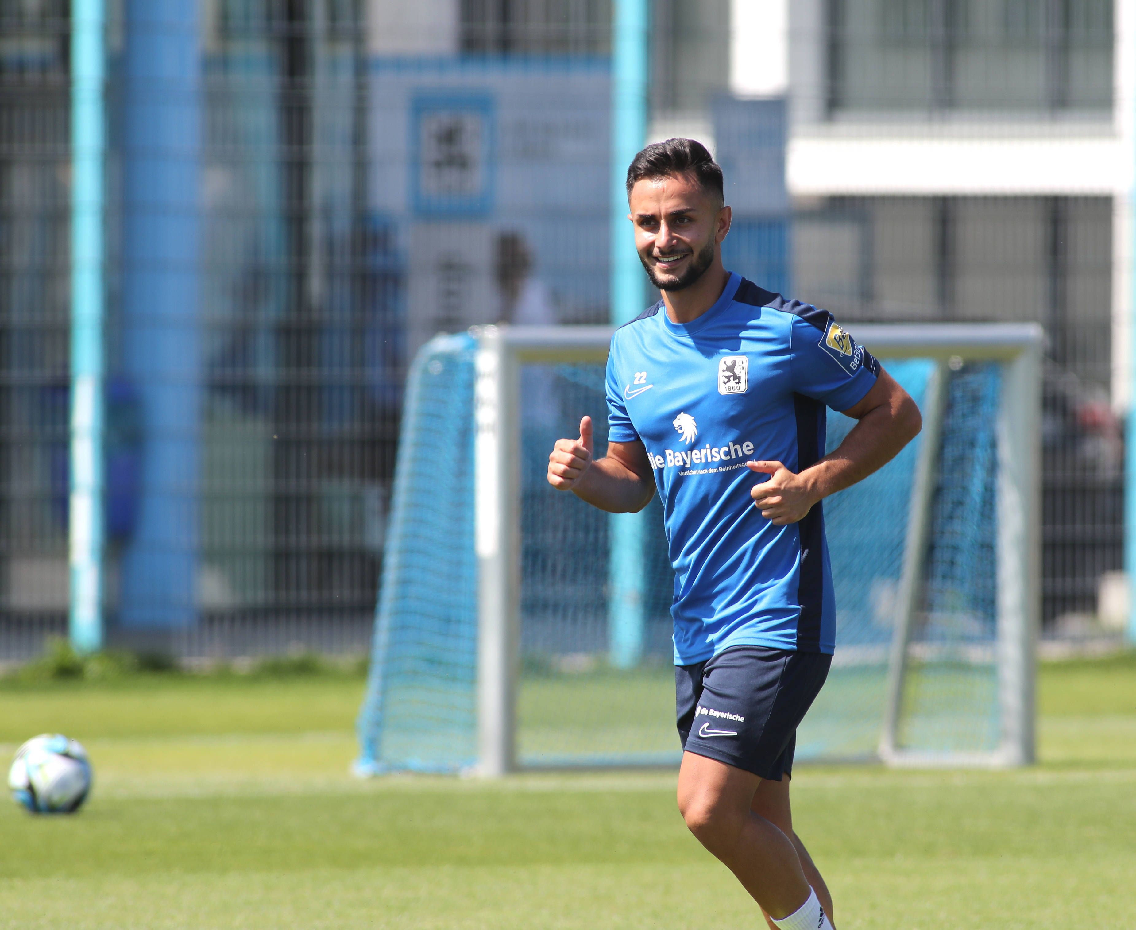 Kaan Kurt, ehemals Spieler von Borussia Mönchengladbach, hat einen neuen Klub in der dritten Liga gefunden. Das Foto zeigt ihn am 7. Juli beim Training mit seinem neuen Verein.