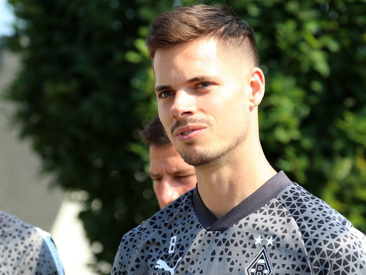 Julian Weigl, Spieler von Borussia Mönchengladbach, am Sonntag (9. Juli 2023) beim Trainingsauftakt im Borussia-Park.