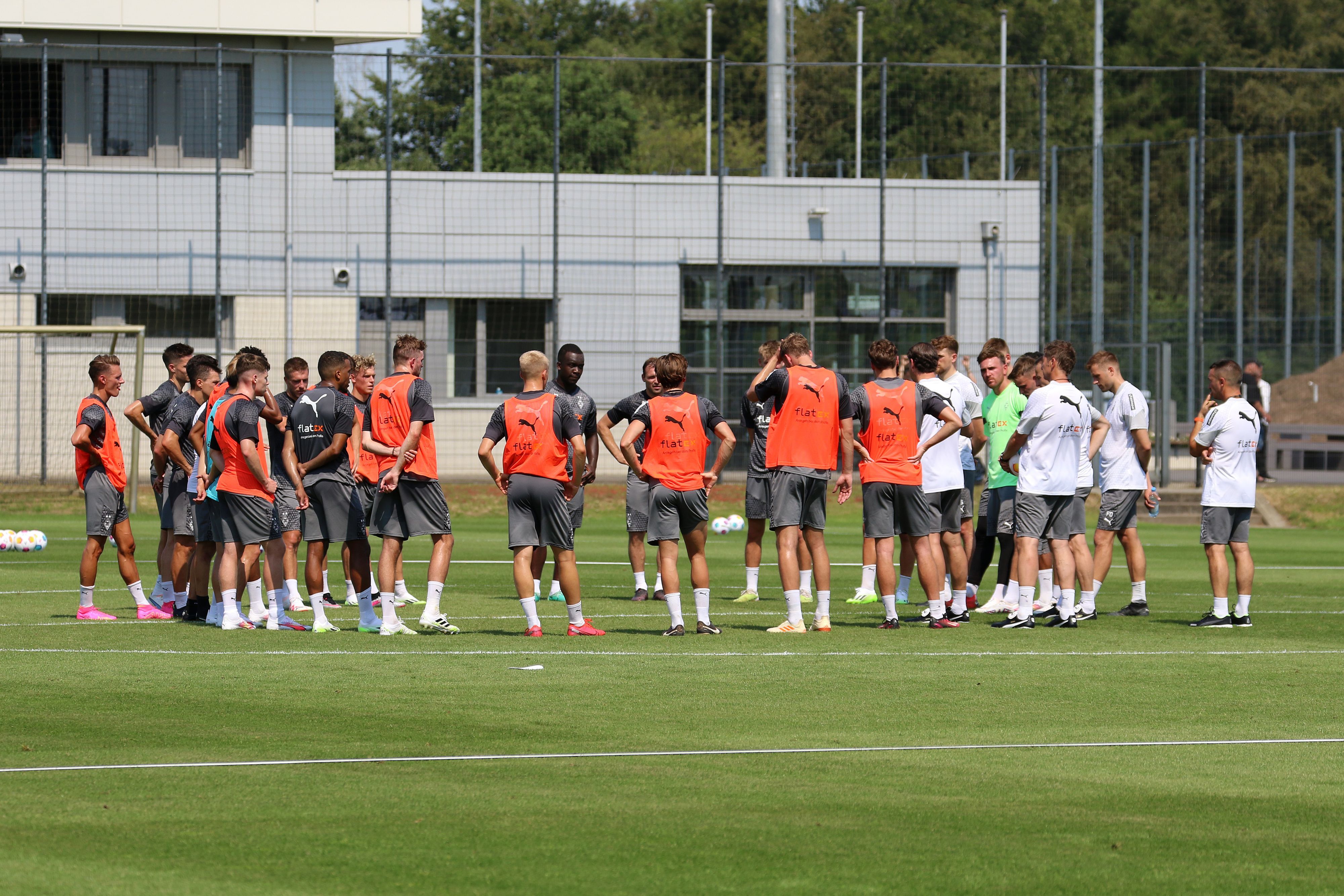 Das Team von Borussia Mönchengladbach ist am Sonntag (9. Juli 2023) in die Sommer-Vorbereitung unter dem neuen Trainer Gerardo Seoane gestartet. Das Foto zeigt eine Impression der ersten gemeinsamen Einheit im Borussia-Park.