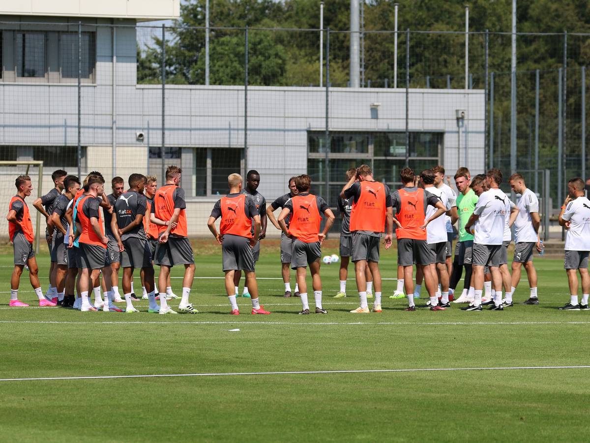 Das Team von Borussia Mönchengladbach ist am Sonntag (9. Juli 2023) in die Sommer-Vorbereitung unter dem neuen Trainer Gerardo Seoane gestartet. Das Foto zeigt eine Impression der ersten gemeinsamen Einheit im Borussia-Park.