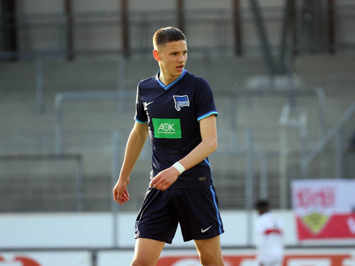 Bence Dárdai von Hertha BSC, hier am 27. April 2023 beim Spiel gegen den VfB Stuttgart, soll mehrere Interessenten auf den Plan gerufen haben. Unter ihnen soll auch Borussia Mönchengladbach sein.