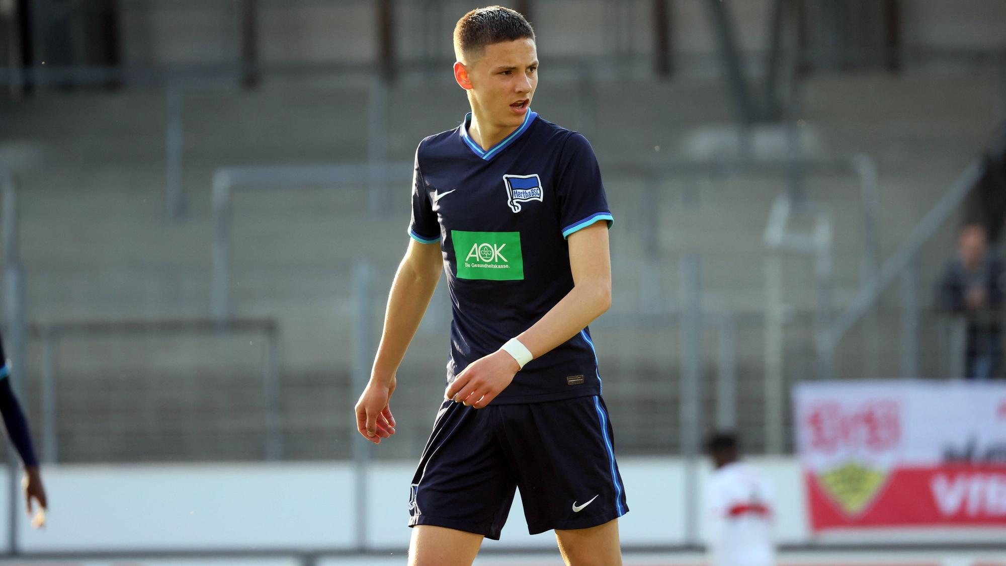 Bence Dárdai von Hertha BSC, hier am 27. April 2023 beim Spiel gegen den VfB Stuttgart, soll mehrere Interessenten auf den Plan gerufen haben. Unter ihnen soll auch Borussia Mönchengladbach sein.