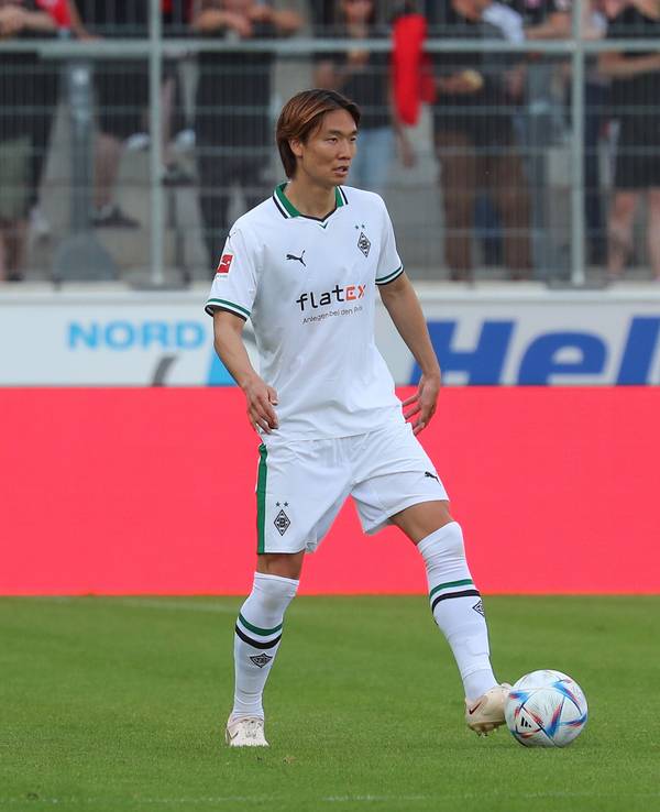 Ko Itakura, hier bei einem Testspiel zwischen Borussia Mönchengladbach und dem Halleschen FC am 31. Mai 2023, soll das Interesse der SSC Neapel auf sich gezogen haben.