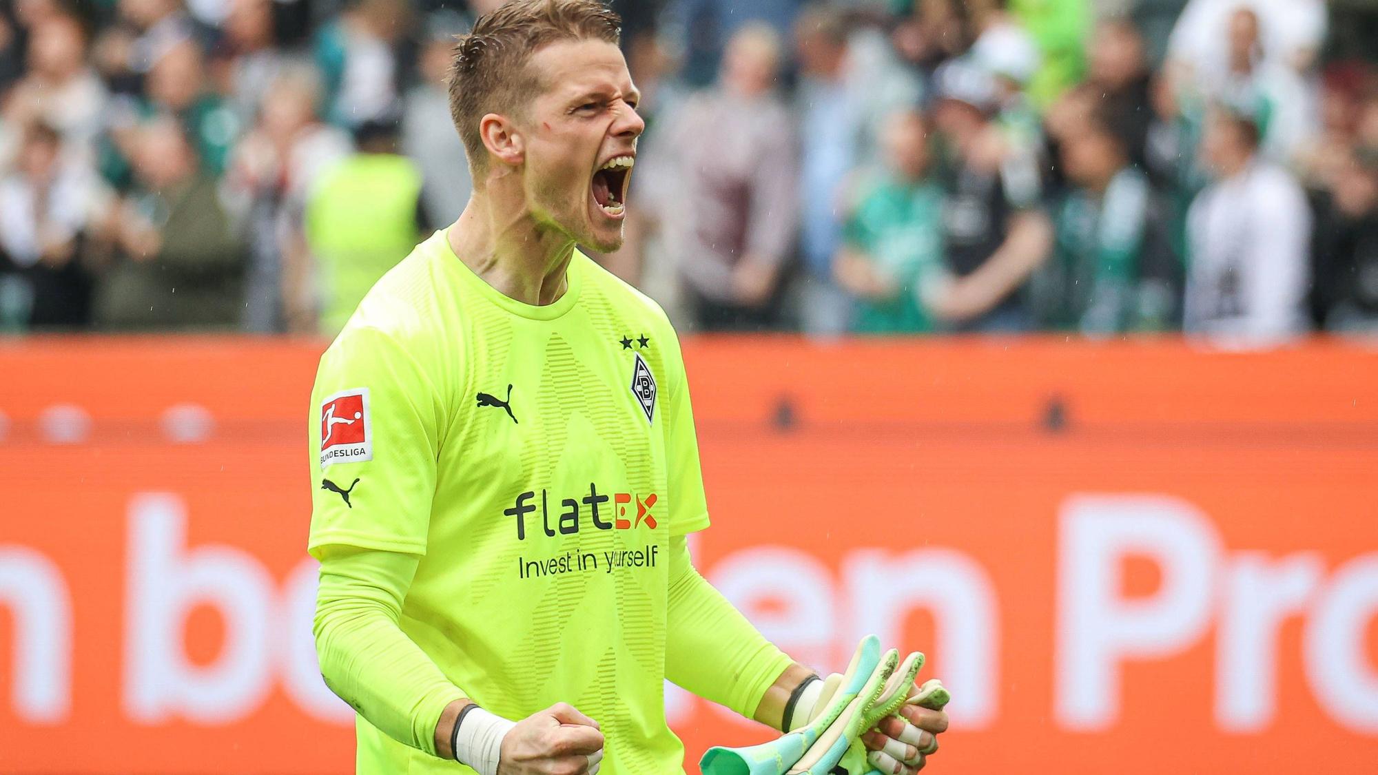 Jonas Omlin, Keeper von Borussia Mönchengladbach, hier am 6. Mai 2023 beim Torjubel beim Bundesliga-Spiel gegen den VfL Bochum im Borussia-Park.