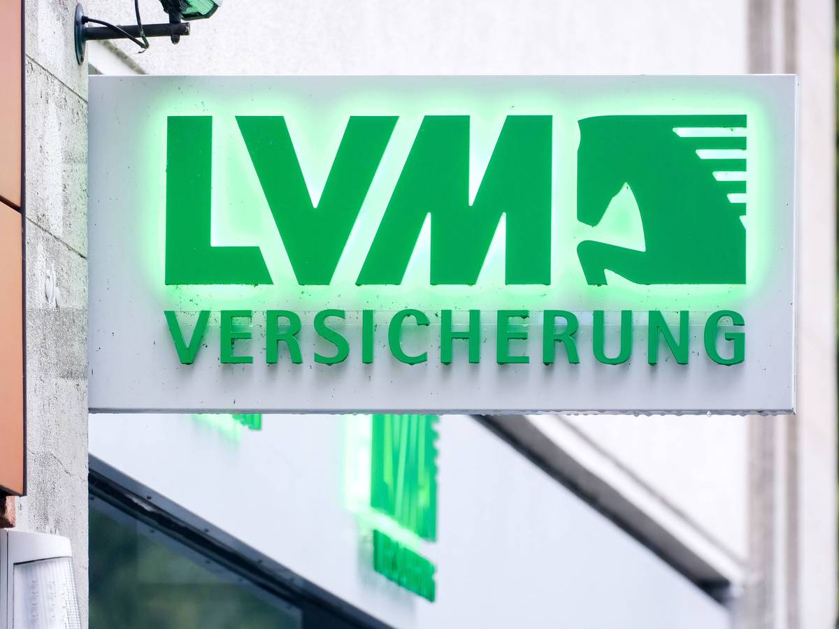 Die LVM Versicherung wird neuer Co-Sponsor von Borussia Mönchengladbach. Das Foto zeigt das Logo der Versicherung auf einem Schild in Düsseldorf am 5. August 2022.