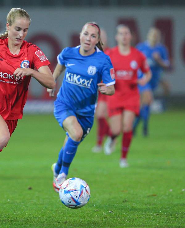 Laura Radke (l.), hier im Einsatz für Ex-Klub Turbine Potsdam am 21. Oktober 2022 gegen den SV Meppen, verstärkt in der kommenden Spielzeit die Frauenmannschaft von Borussia Mönchengladbach in der 2. Bundesliga.