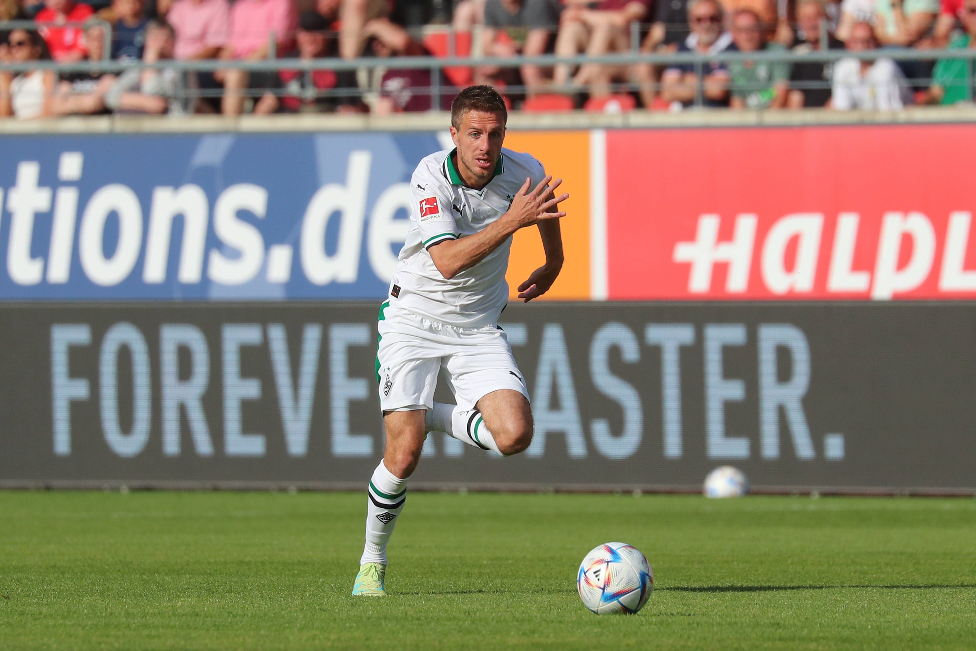 Patrick Herrmann beim Freundschaftsspiel von Borussia Mönchengladbach beim Halleschen FC am 31. Mai 2023.
