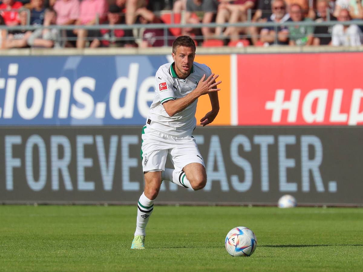 Patrick Herrmann beim Freundschaftsspiel von Borussia Mönchengladbach beim Halleschen FC am 31. Mai 2023.