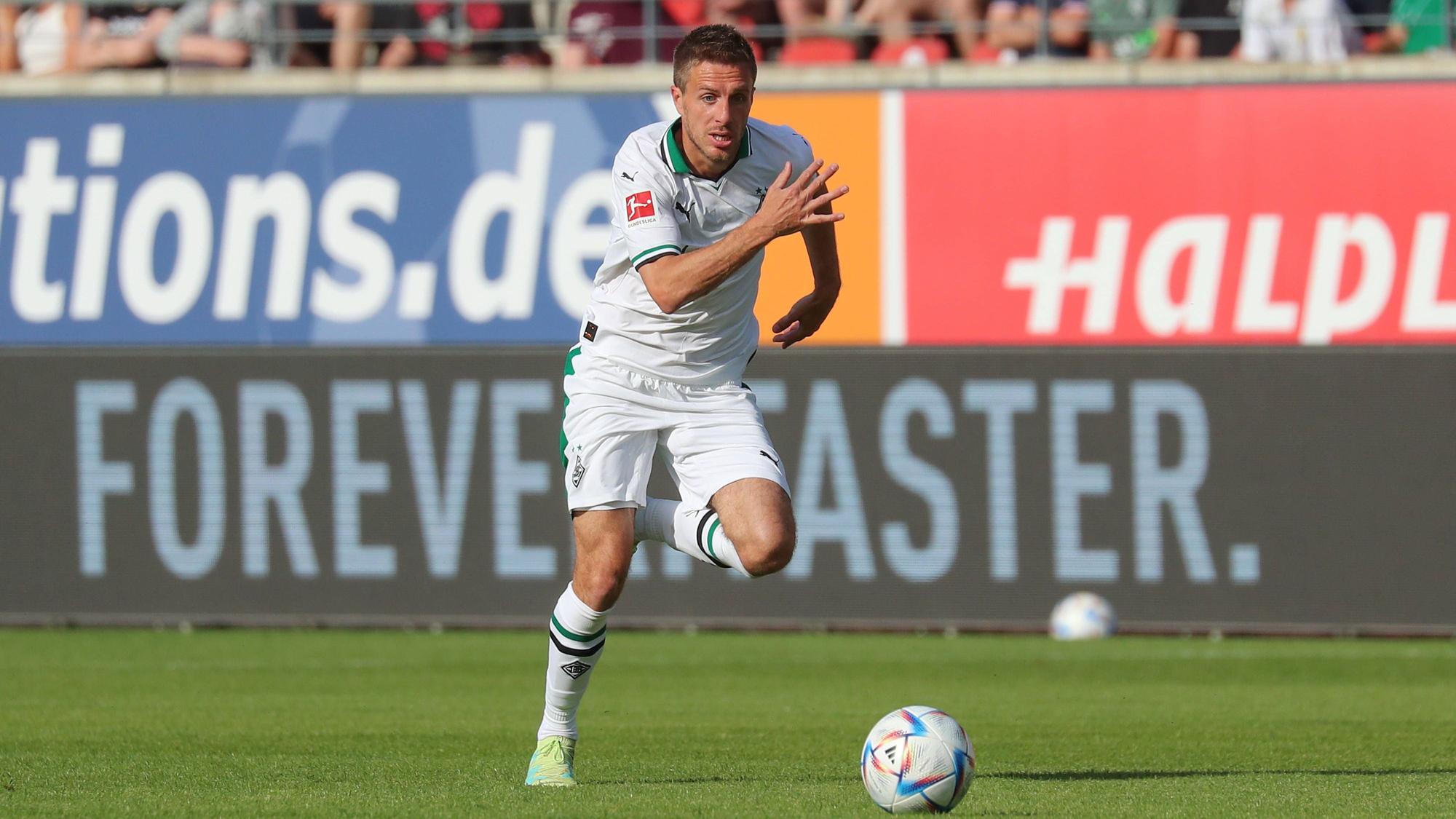 Patrick Herrmann beim Freundschaftsspiel von Borussia Mönchengladbach beim Halleschen FC am 31. Mai 2023.