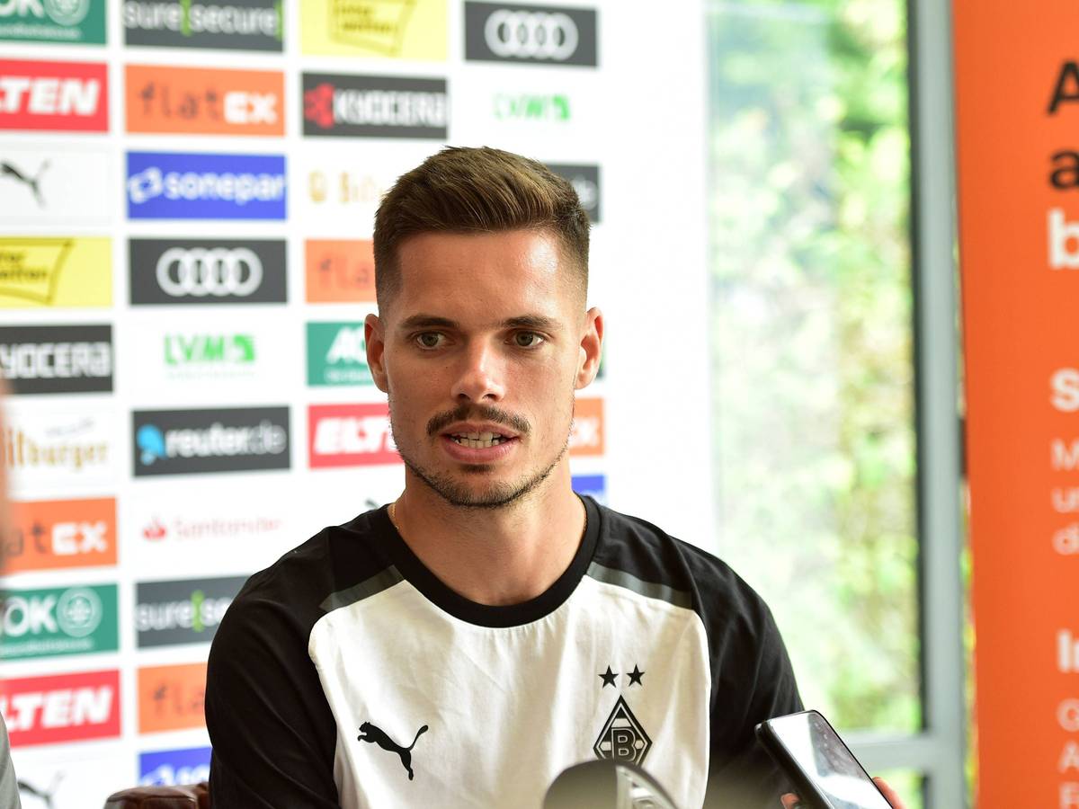 DFB-Nationalspieler Julian Weigl, hier am 24. Juli in Rottach-Egern zu sehen, ist bereit, bei Fußball-Bundesligist Borussia Mönchengladbach als Führungsspieler voranzugehen. Weigl spricht während einer Medienrunde im Seehotel Überfahrt am Tegernsee.