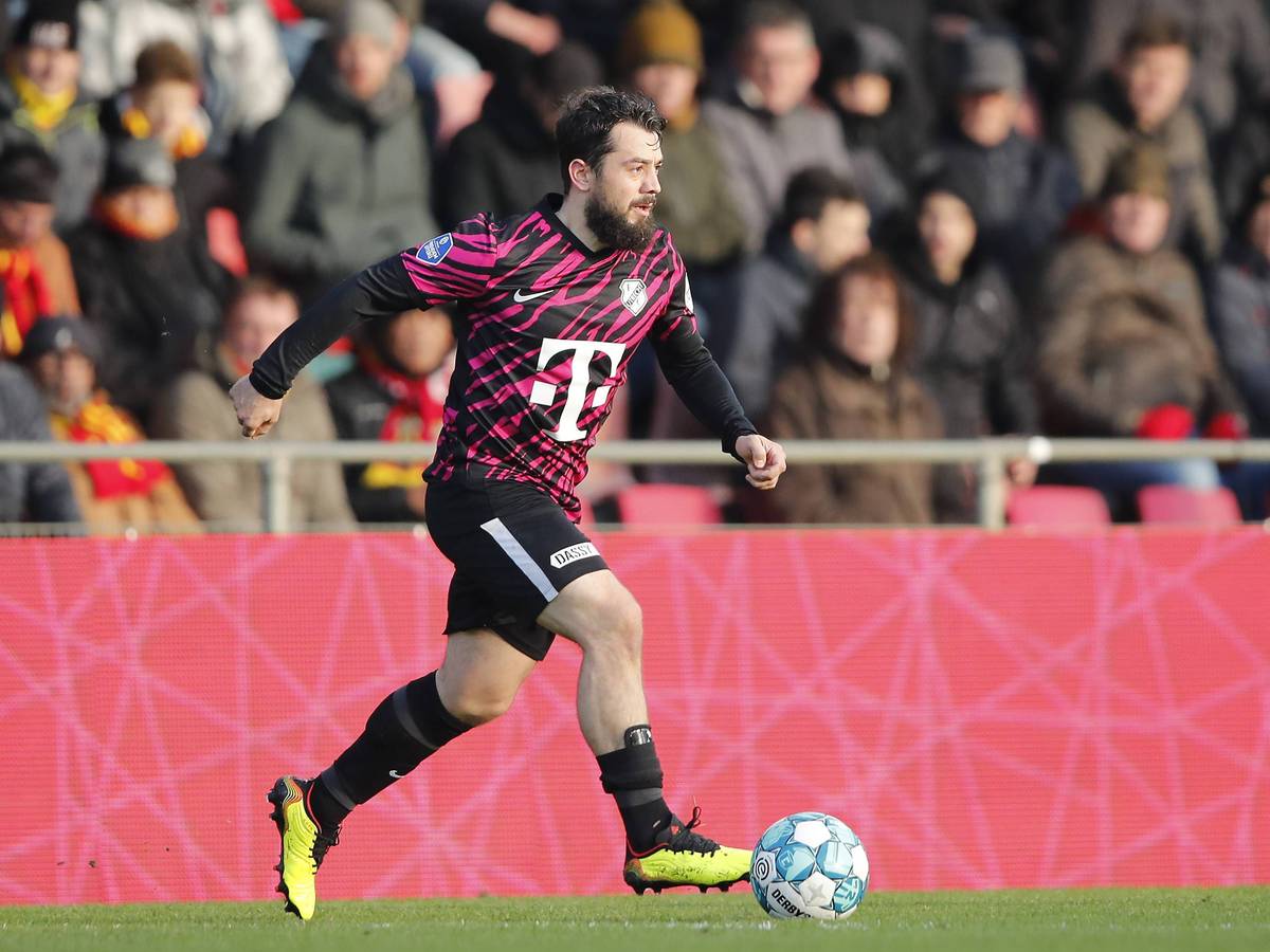 Amin Younes, hier am 15. Januar 2023 beim Spiel zwischen dem FC Utrecht und Go Ahead Eagles Deventer, ist erneut auf der Suche nach einem neuen Klub.
