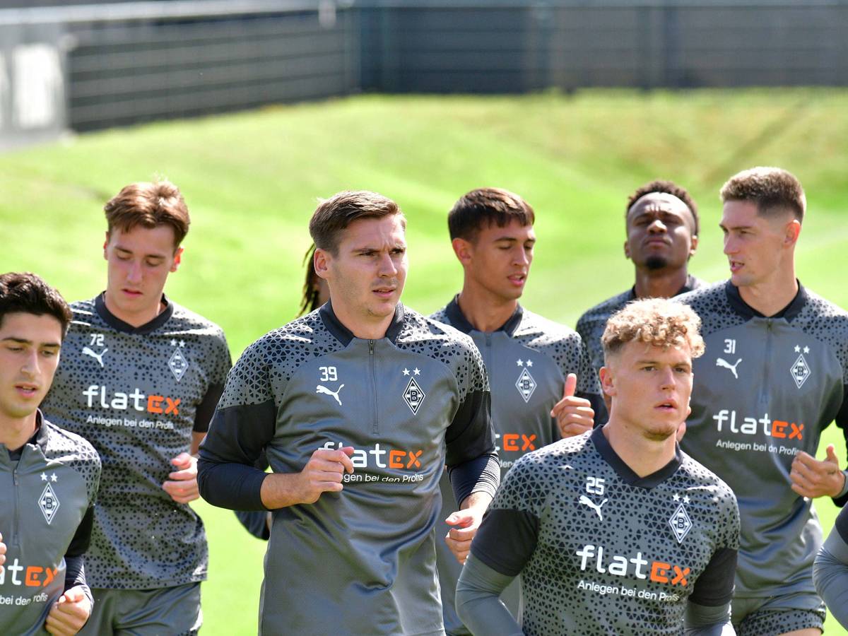 Maximilian Wöber (M.) am 1. August 2023 bei seinem ersten Training für Borussia Mönchengladbach.