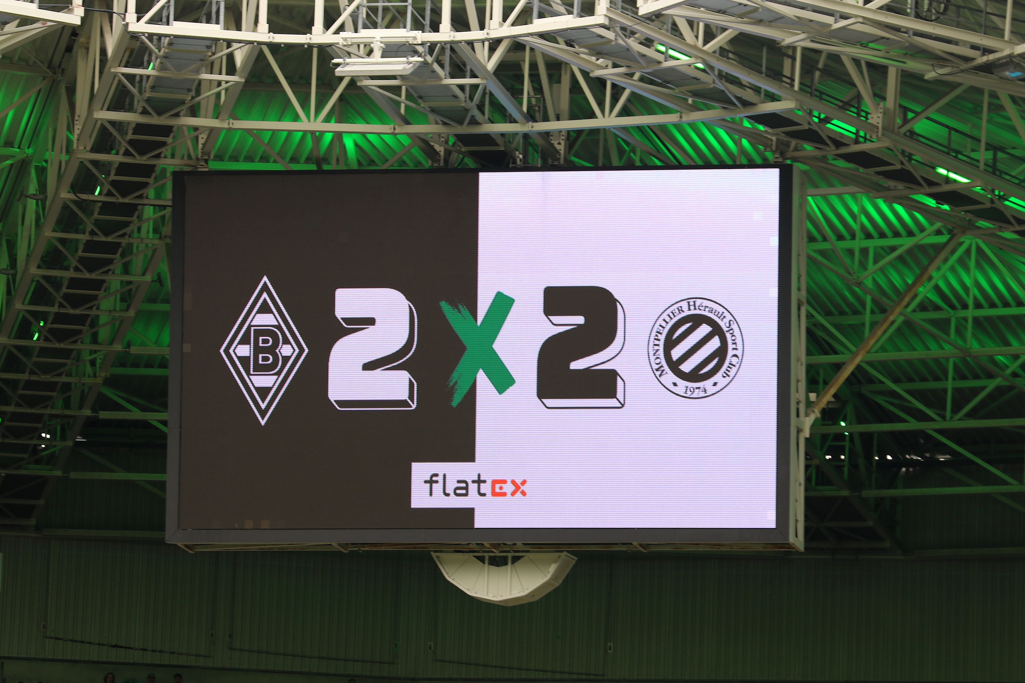 Die Anzeigetafel im Borussia-Park zeigt das Endergebnis im Testspiel zwischen Borussia Mönchengladbach und HSC Montpellier am Samstag (5. August 2023).