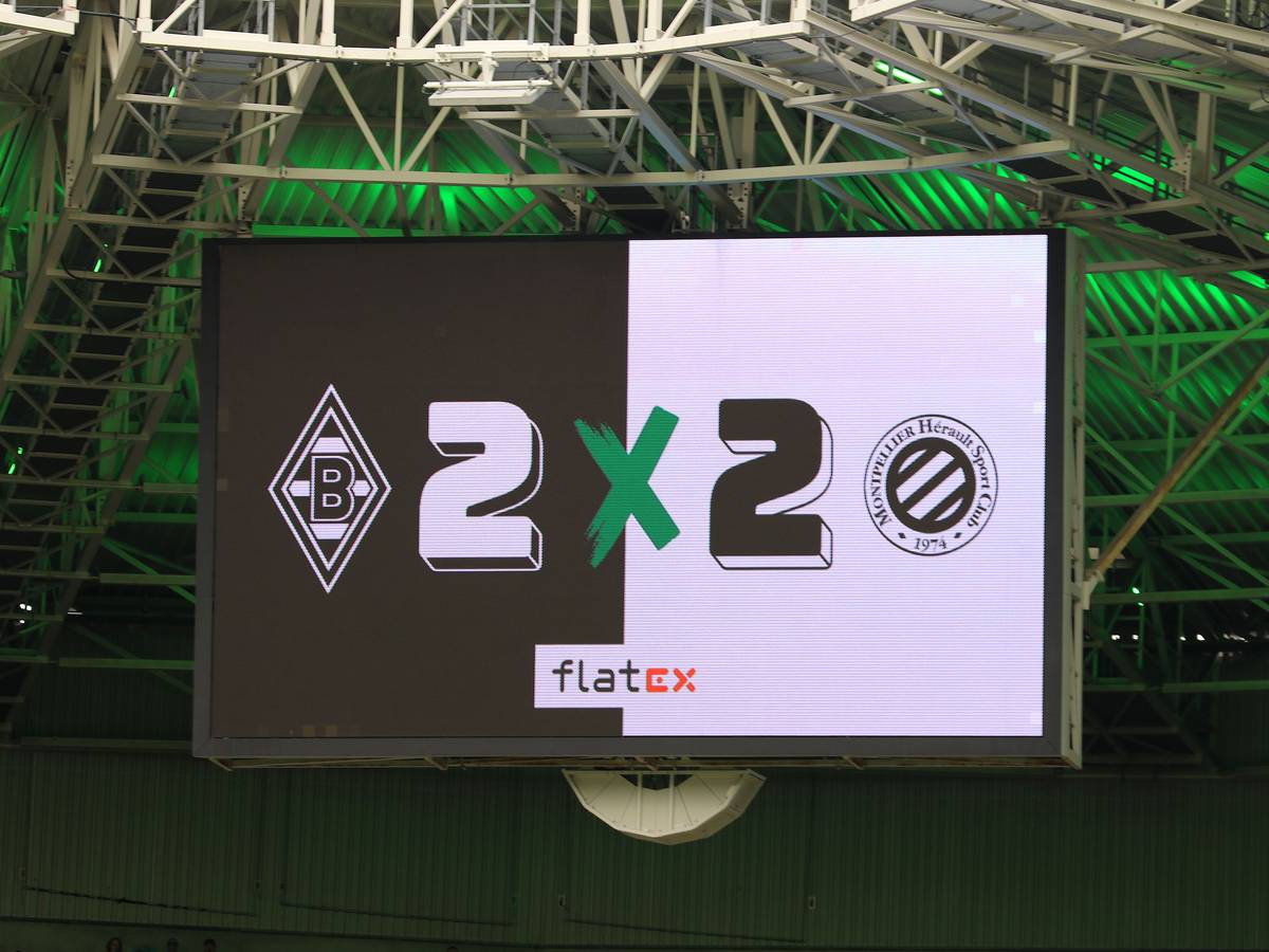 Die Anzeigetafel im Borussia-Park zeigt das Endergebnis im Testspiel zwischen Borussia Mönchengladbach und HSC Montpellier am Samstag (5. August 2023).