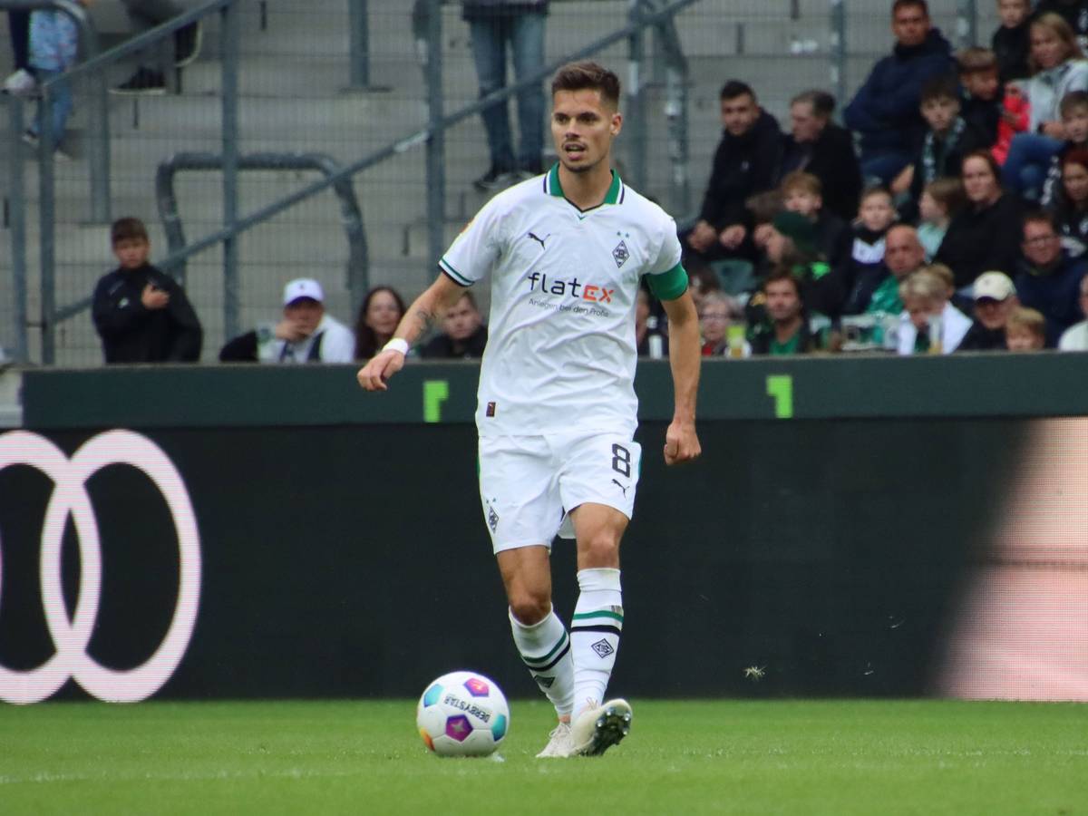 Julian Weigl führte das Team von Borussia Mönchengladbach am Samstag (5. August 2023) beim Testspiel gegen HSC Montpellier zeitweise als Kapitän an.
