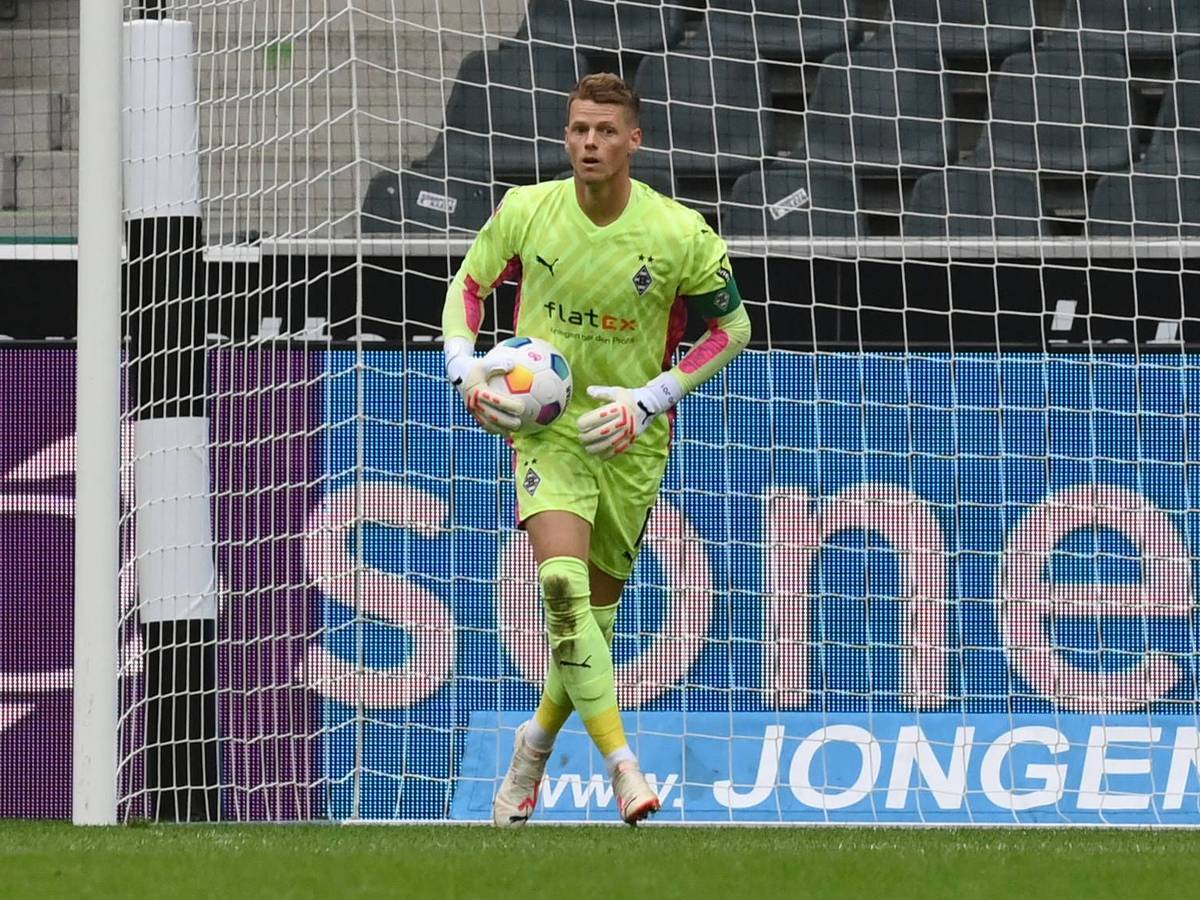 Torwart Jonas Omlin von Borussia Mönchengladbach führte am Samstag (5. August 2023) beim Testspiel gegen HSC Montpellier erstmals sein Team als Kapitän aufs Feld.
