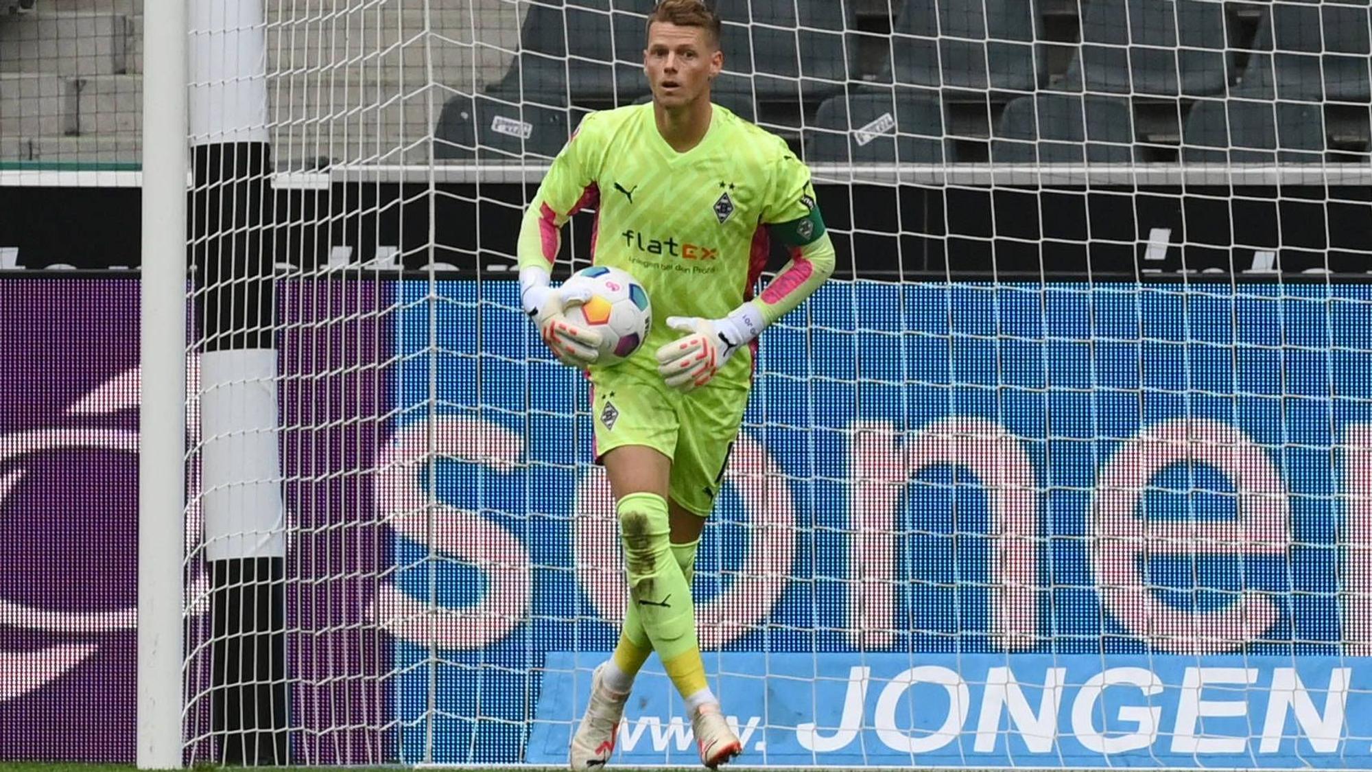 Torwart Jonas Omlin von Borussia Mönchengladbach führte am Samstag (5. August 2023) beim Testspiel gegen HSC Montpellier erstmals sein Team als Kapitän aufs Feld.