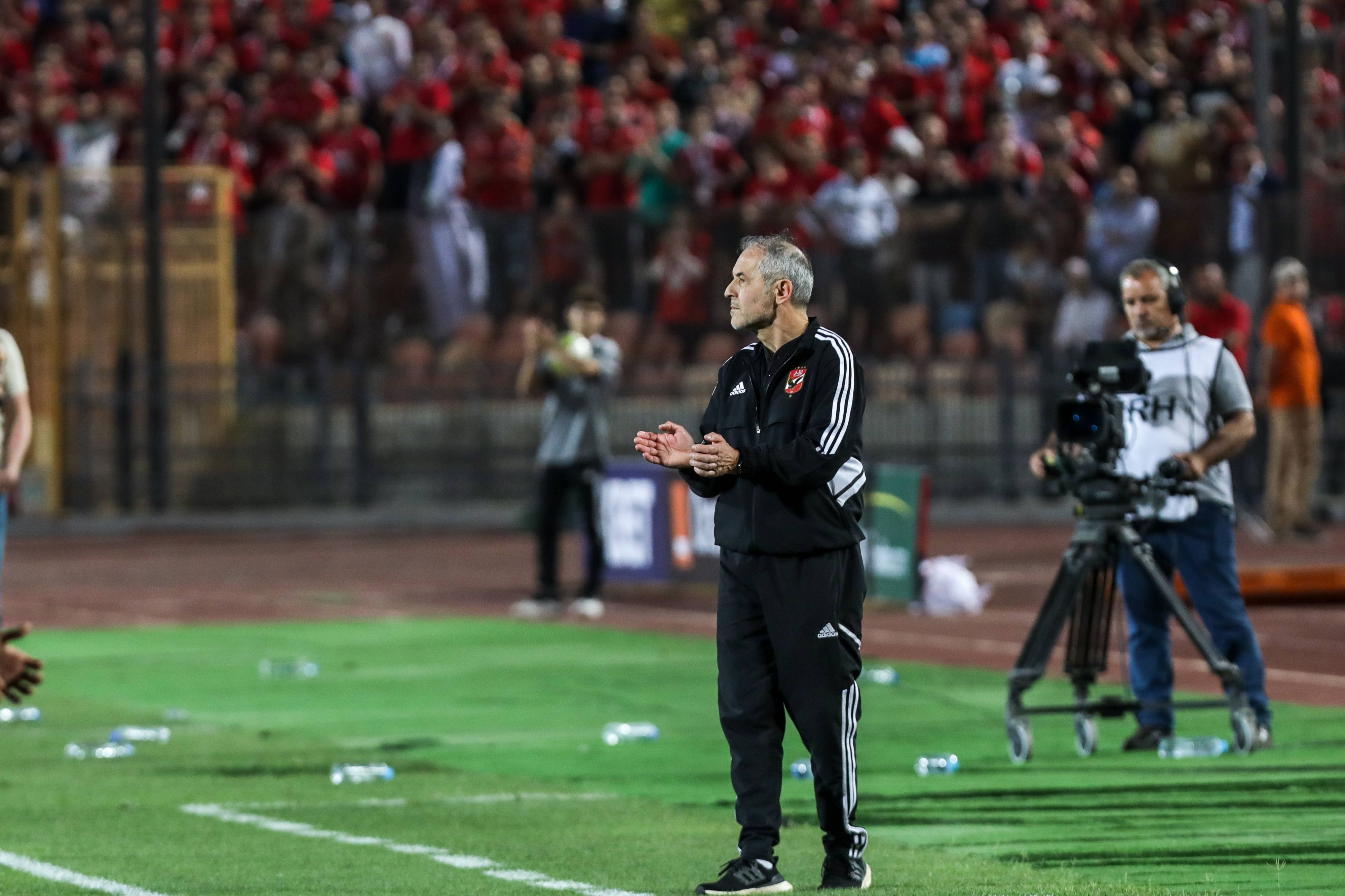 Marcel Koller, hier am 4. Juni 2023, ist Trainer von Ah-Ahly Cairo. Auf dem Foto steht der ehemalige Coach des 1. FC Köln an der Seitenauslinie.