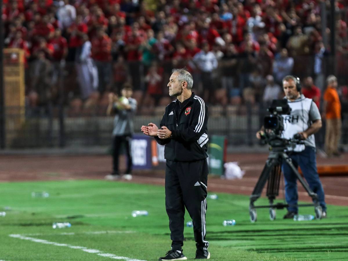 Marcel Koller, hier am 4. Juni 2023, ist Trainer von Ah-Ahly Cairo. Auf dem Foto steht der ehemalige Coach des 1. FC Köln an der Seitenauslinie.
